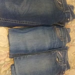 2 pair of Ariat pants and 1 Cinch pair. For women